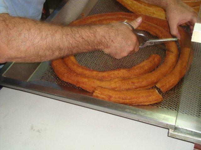 Cutting churros to size