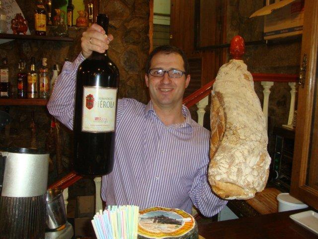 wine-and-iberico-ham-in-caceres