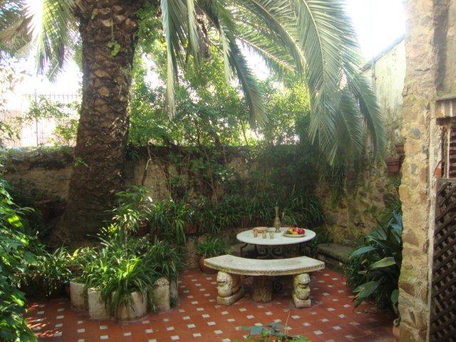 moors-shaded-courtyard-in-caceres